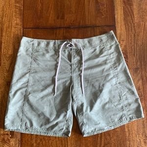 CARVE Designs Mint Green Women's Hawaiian Print Board Shorts Size 10